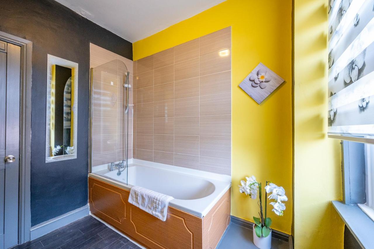 *1Es* For Your Most Relaxed & Cosy Stay + Free Parking + Free Fast Wifi * Leeds  Exterior photo