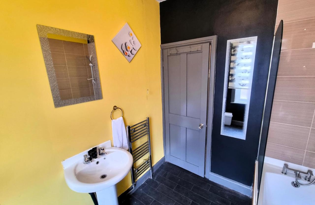 *1Es* For Your Most Relaxed & Cosy Stay + Free Parking + Free Fast Wifi * Leeds  Exterior photo
