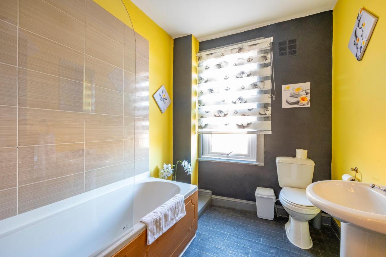 *1Es* For Your Most Relaxed & Cosy Stay + Free Parking + Free Fast Wifi * Leeds  Exterior photo